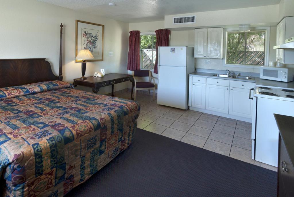 American Executive Inn Mesa Room photo