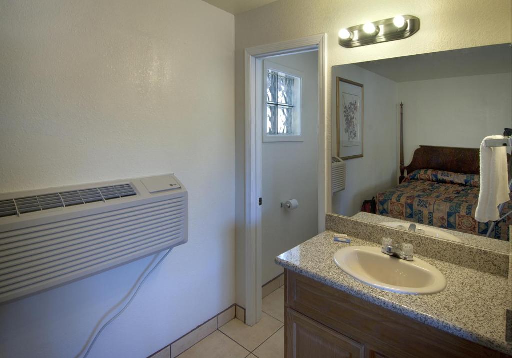 American Executive Inn Mesa Room photo